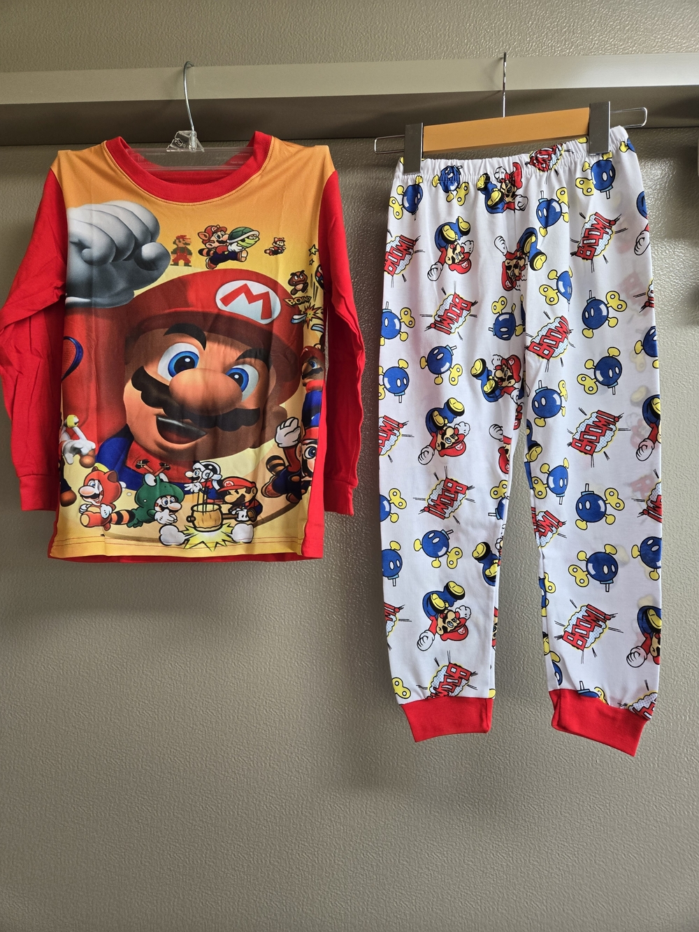 Super Mario Kids Pajama Set - Kids Size 5-6.